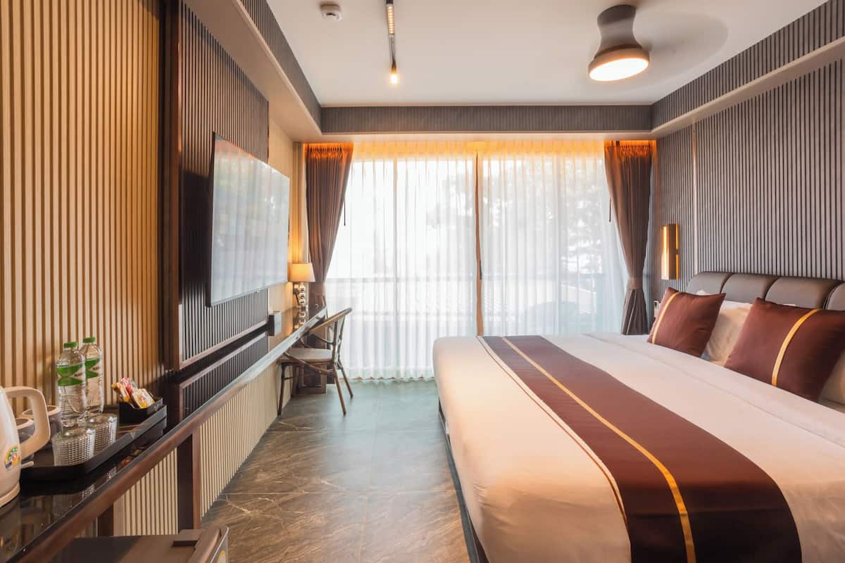 Deluxe Room | Desk, free WiFi, bed sheets