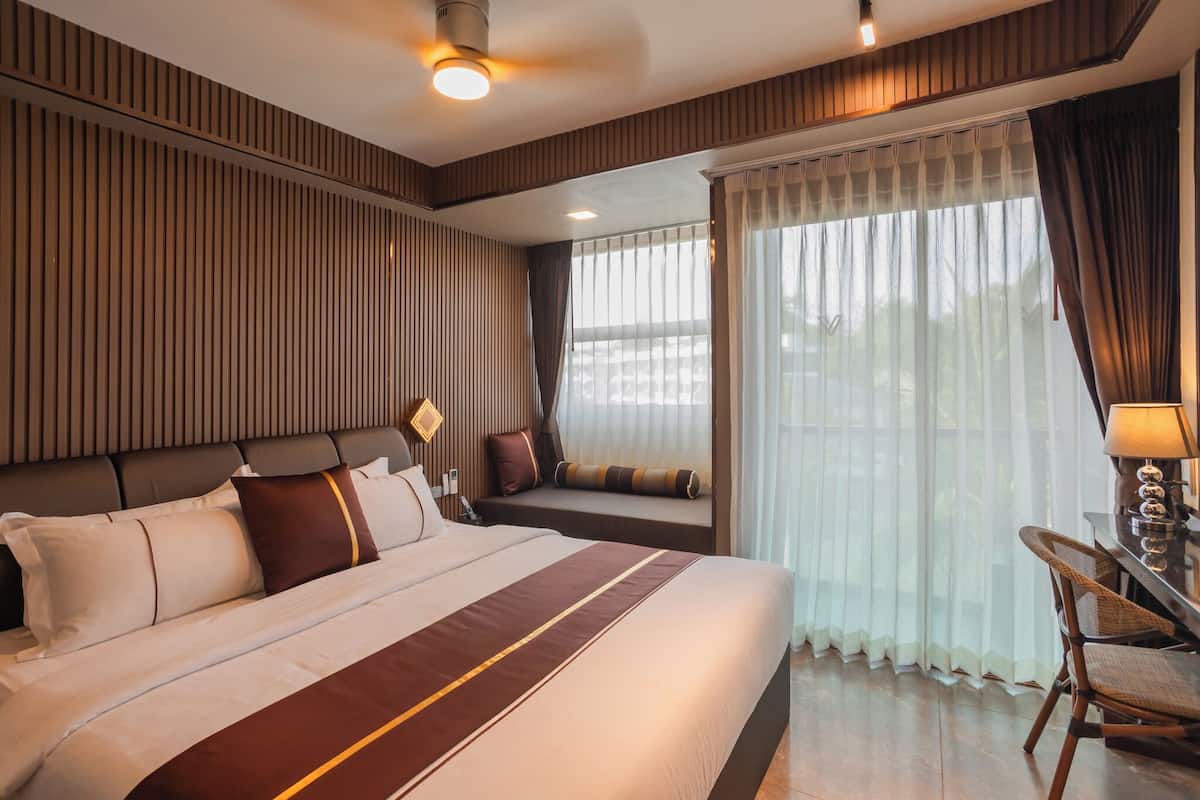 Premier Room | Desk, free WiFi, bed sheets
