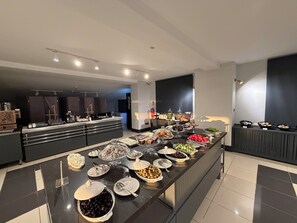 包含每日自助早餐