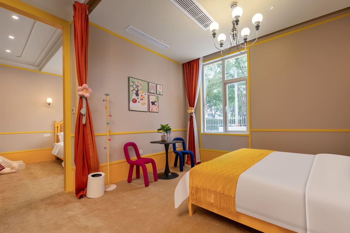 Suite exclusiva, vistas a la ciudad | Ropa de cama de alta calidad, edredones de plumas, decoración individual
