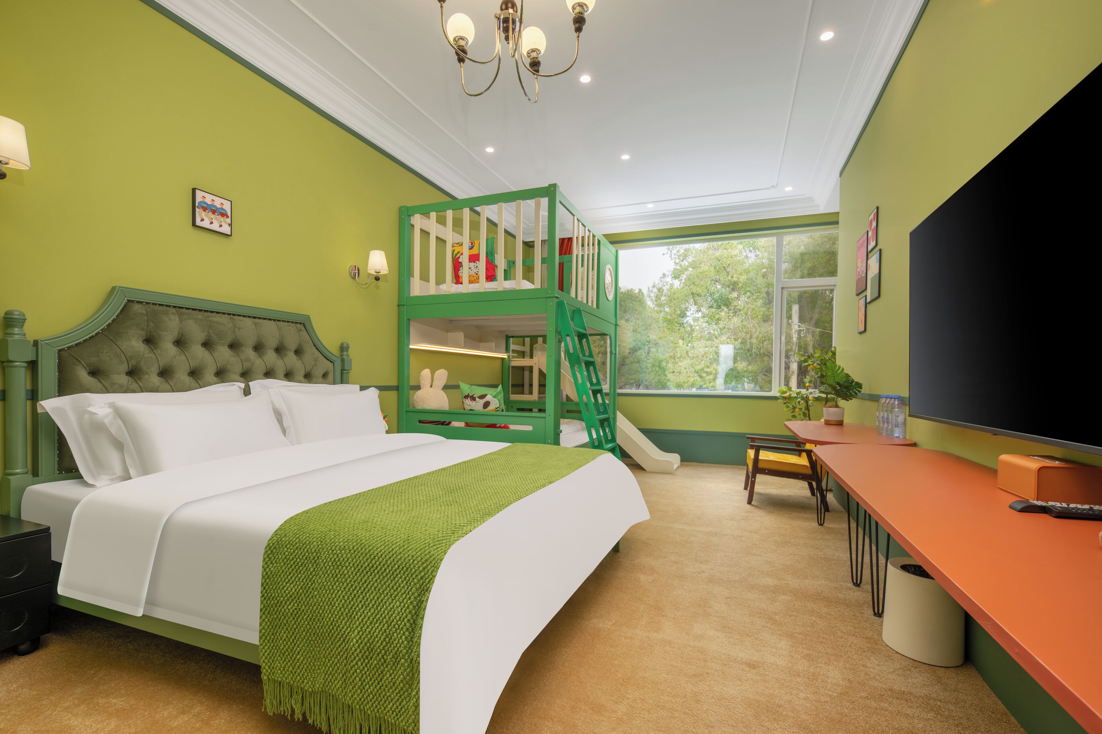 Senior Suite, City View