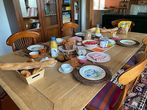 Free daily buffet breakfast  - Domaine La Perruche (Servon)
