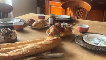 Bao gồm bữa sáng buffet hàng ngày