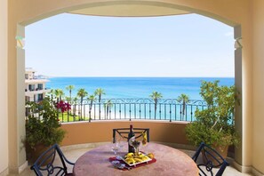 Outdoor dining - Villa La Estancia Cabo Studio w Outdoor Pool (Cabo San Lucas)
