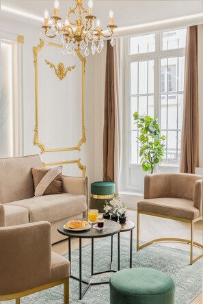 อพาร์ทเมนท์, วิวเมือง | บริเวณนั่งเล่น | ห้องทำงาน