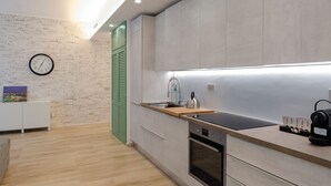 A modern kitchen with a built-in oven, a kettle, and a coffee machine. - Spacious flat with Balcony (Sestri Levante)