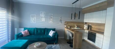 TV, table tennis, stereo