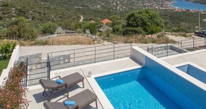 Orange Tree Villa with private pool