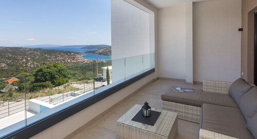 Orange Tree Villa with private pool