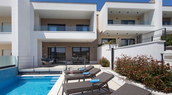 Outdoor pool, a heated pool