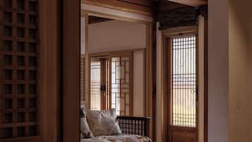 Deluxe Suite Family | Desk, laptop workspace, iron/ironing board, free WiFi