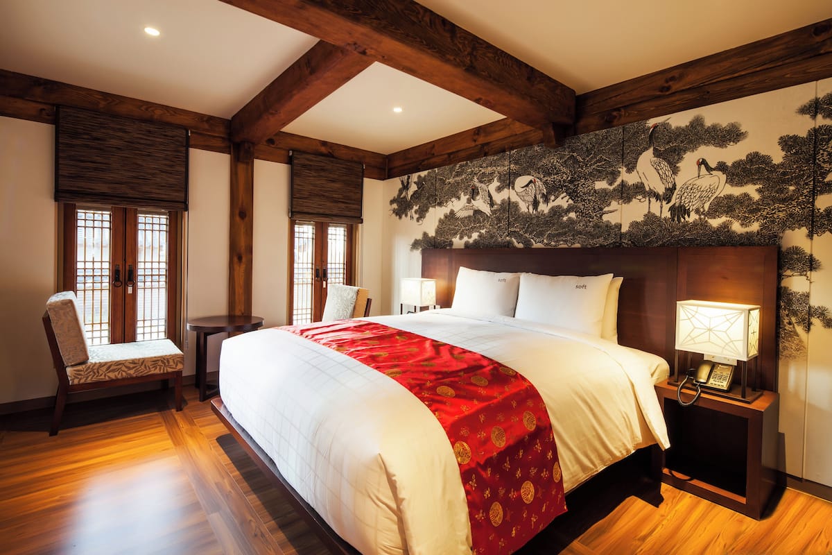 Signature Grand Garden Spa Suite | Desk, laptop workspace, iron/ironing board, WiFi (free)