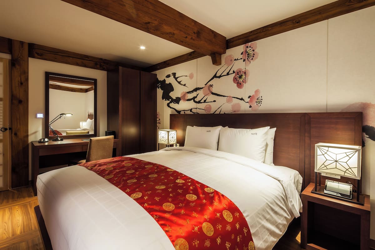 Deluxe Suite | Desk, laptop workspace, iron/ironing board, free WiFi