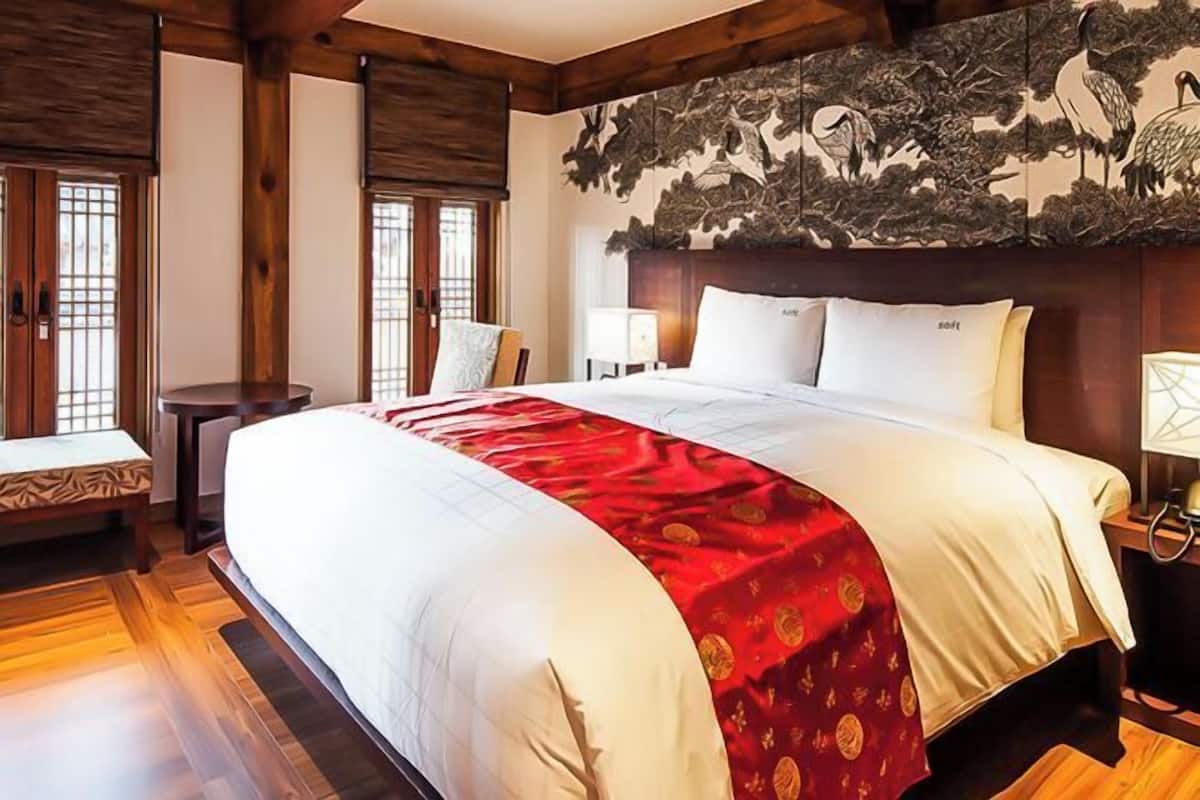 Escritorio y espacio para trabajar con laptop