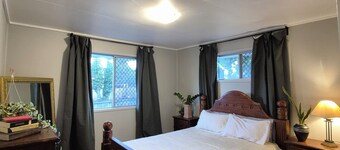Cozy and Vintage Retreat between Brisbane and Gold Coast! Beautifully Decorated!