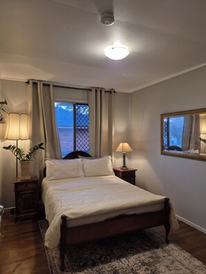 3 bedrooms, iron/ironing board, WiFi, bed sheets