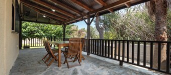 Seaside Serenity Retreat – Nea Makri by ΜΡS