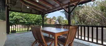 Seaside Serenity Retreat – Nea Makri by ΜΡS