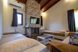 2 bedrooms, iron/ironing board, WiFi, bed sheets - Seaside Serenity Retreat – Nea Makri by ΜΡS (Nea Makri)