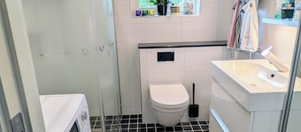 Room-cabin for 2, Full Breakfast, Bikes,