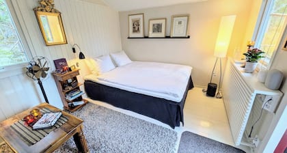 Room-cabin for 2, Full Breakfast, Bikes,