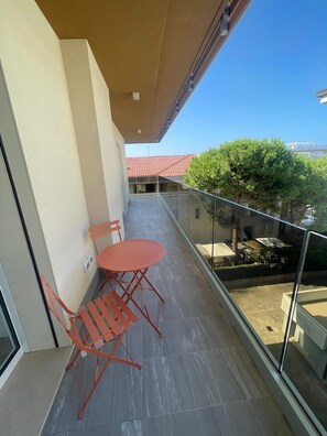 Outdoor dining - NEW! 2 Bedrooms, 2 Bathrooms, Free Car Box 100m from the sea (Alba Adriatica)