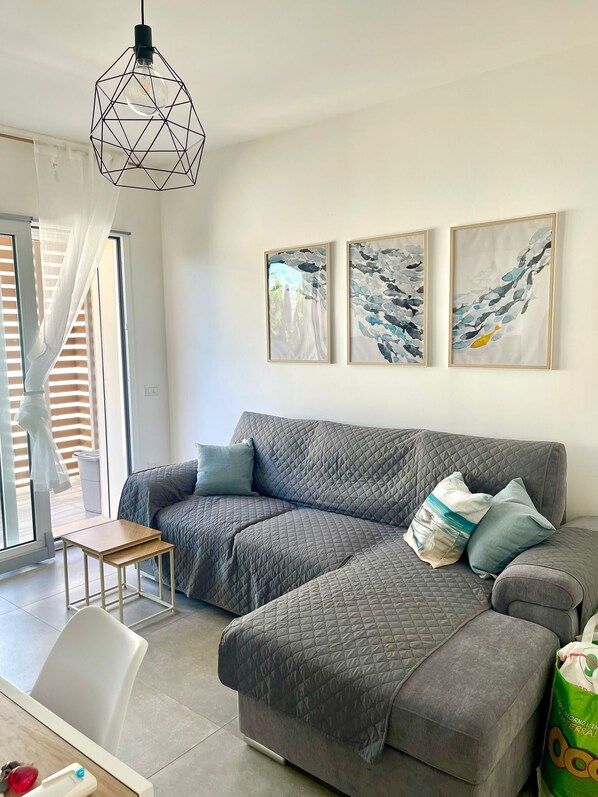 Living area - NEW! 2 Bedrooms, 2 Bathrooms, Free Car Box 100m from the sea (Alba Adriatica)