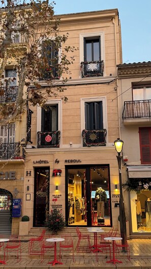 Front of property - HOTEL by REBOUL - Boutique Hôtel Cassis (Cassis)