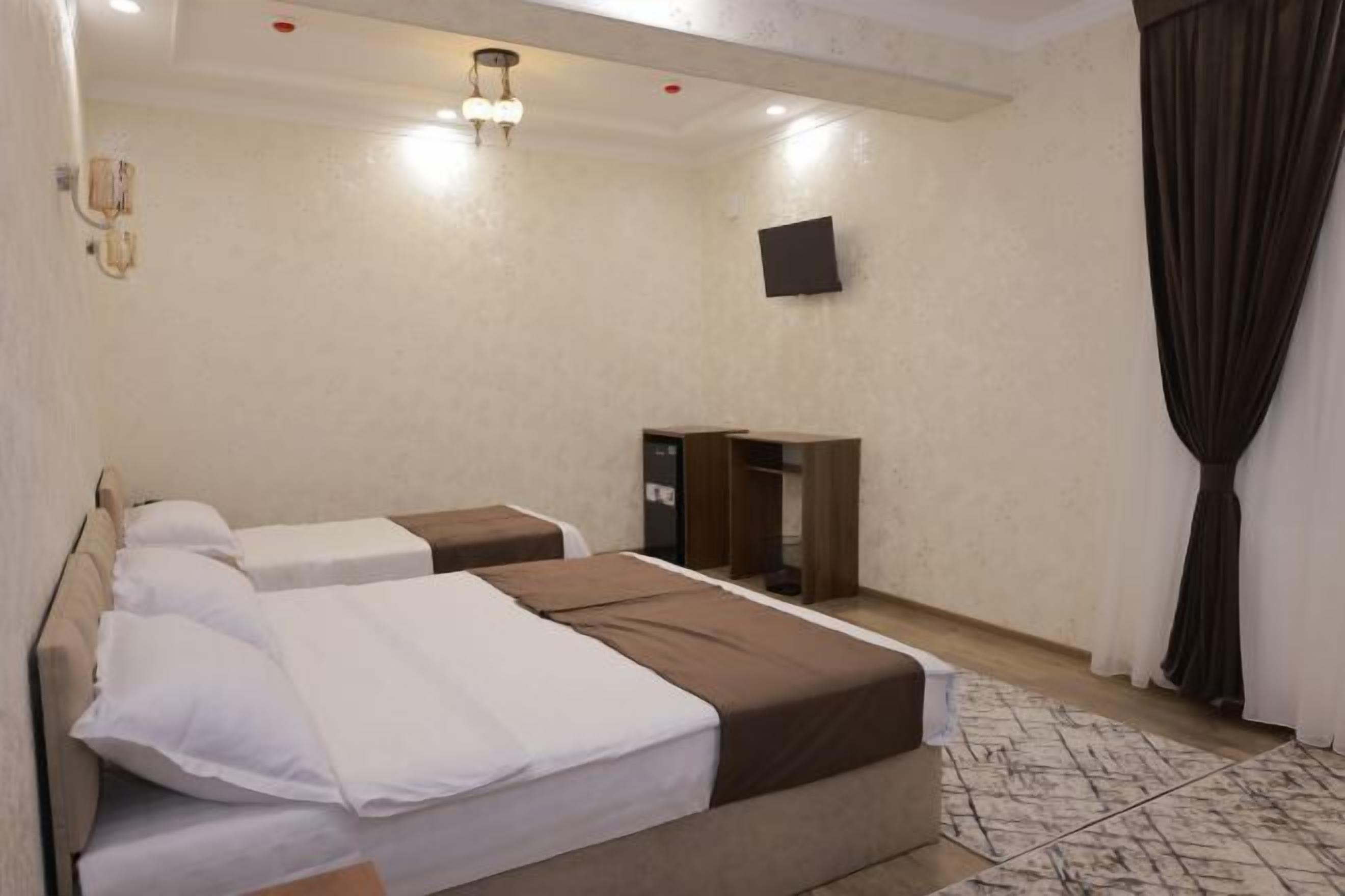 Safe på rommet, skrivebord, skrivebord for bærbar PC og lydisolert