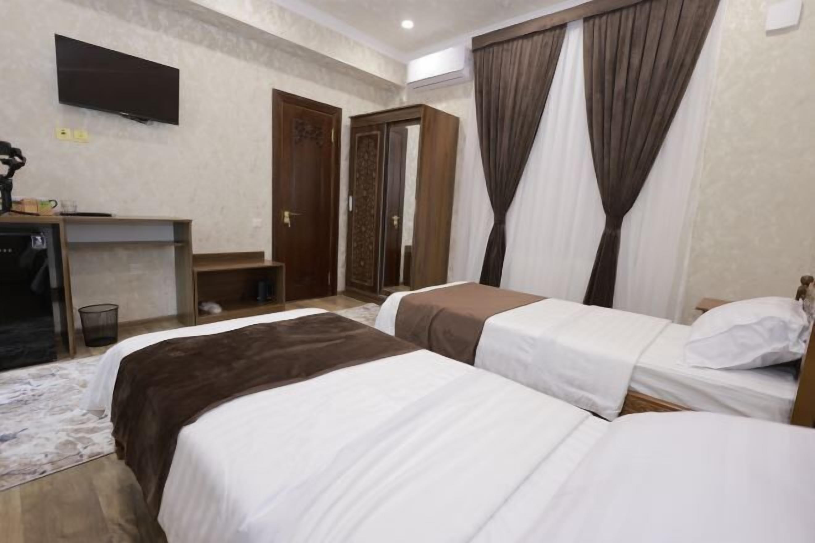 ตู้นิรภัยในห้องพัก, โต๊ะทำงาน, พื้นที่ทำงานแบบใช้แล็ปท็อป, ห้องเก็บเสียง