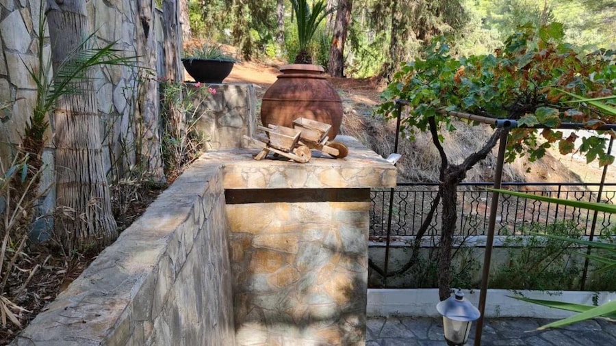 Charming Villa in Moniatis, Cyprus - Private Pool & Garden