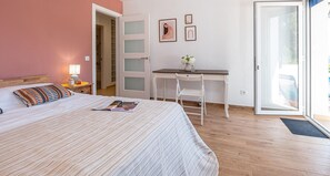 4 室のベッドルーム、WiFi (無料)