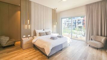 4 bedrooms, in-room safe, iron/ironing board, free WiFi