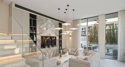 MAMAD Luxury New Villa with Heated Private Pool by FeelHome