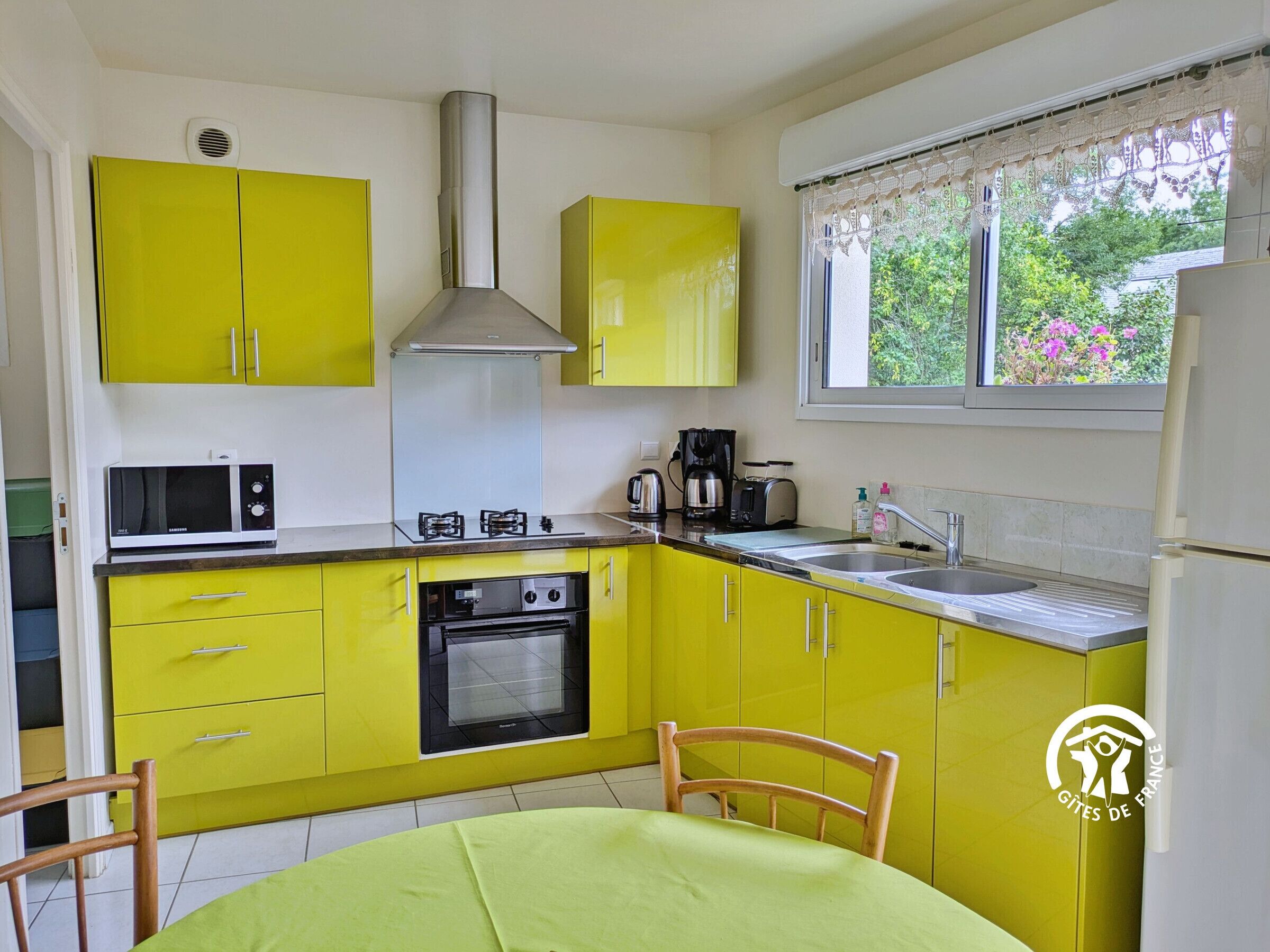 Réfrigérateur, micro-ondes, four, lave-vaisselle