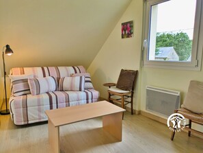 TV - Cottage in Alexain near the lock, pets allowed, parking, max 6 ppl (Alexain)