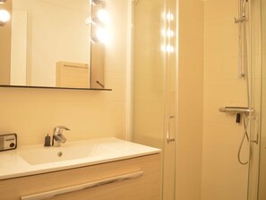 Bathroom - Banyuls-sur-Mer: 2-room Apartment with Air Conditioning for 4 guests (Banyuls-sur-Mer)