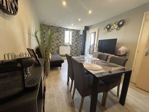 Dining - 2-room apartment, pool and parking, Saint Pierre la Mer (Fleury-Saint-Pierre-la-Mer)
