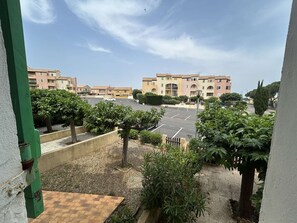 Property grounds - 2-room apartment, pool and parking, Saint Pierre la Mer (Fleury-Saint-Pierre-la-Mer)