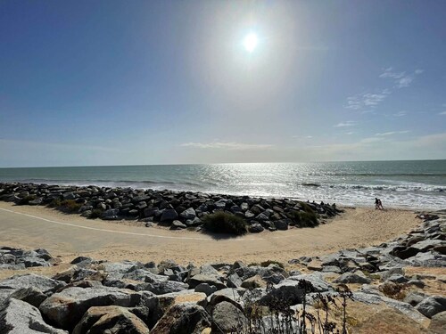 Cozy house 300m from the ocean with terrace and private parking