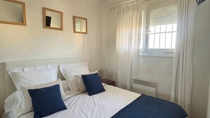 1 bedroom, WiFi (free) - Beautiful 2-Room with WIFI, AC - Pets Allowed (Canet-en-Roussillon)