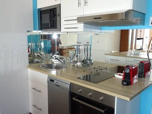 Kjøleskap, mikrobølgeovn, ovn og oppvaskmaskin