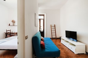 Exclusive Apartment, Balcony, City View | Living area | 32-inch flat-screen TV with digital channels - Liberty Home (Como)