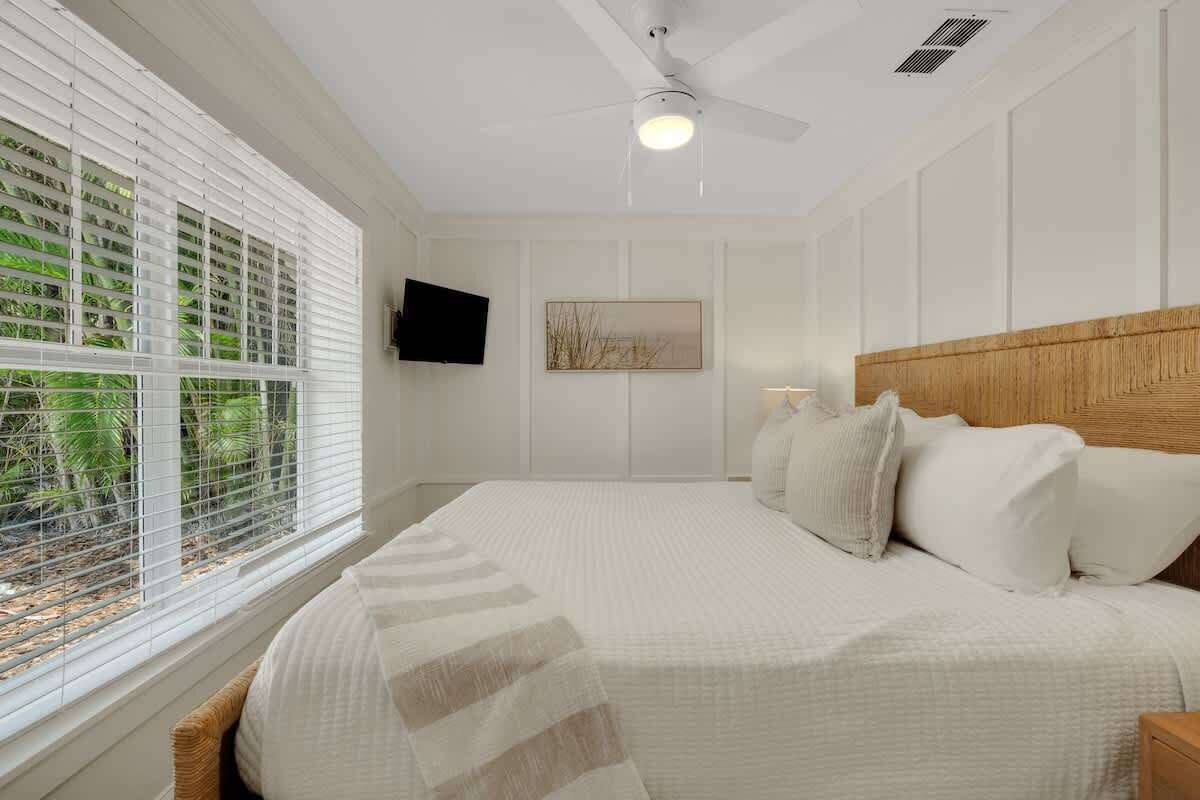 5 bedrooms, iron/ironing board, travel crib, free WiFi