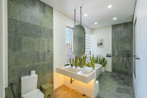 Deluxe Villa | Bathroom