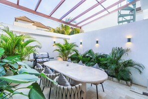 Deluxe Villa | Living area