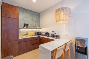 Deluxe Villa | Private kitchenette