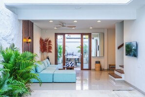 Deluxe Villa | Living room
