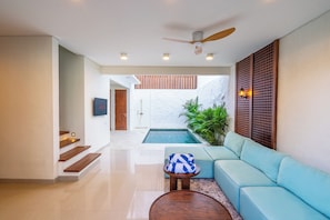 Deluxe Villa | Living room