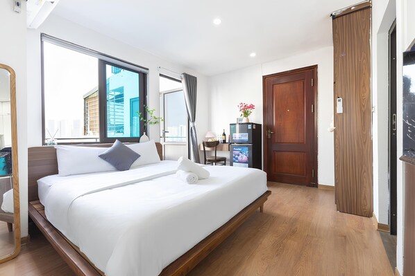 Pillow-top beds, desk, laptop workspace, blackout curtains - Vega Hanoi Hotel- Apartment (Hanoi)